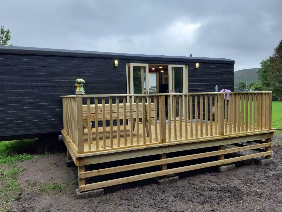 Annascaul Train Carriage Suit Couple And 2 Children Exterior photo